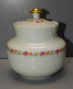 -JOLI POT SUCRIER PORCELAINE DE LIMOGES GUIRLANDE DE PETITES FLEURS    D