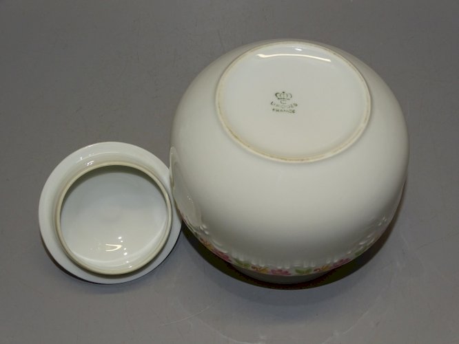 -JOLI POT SUCRIER PORCELAINE DE LIMOGES GUIRLANDE DE PETITES FLEURS    D