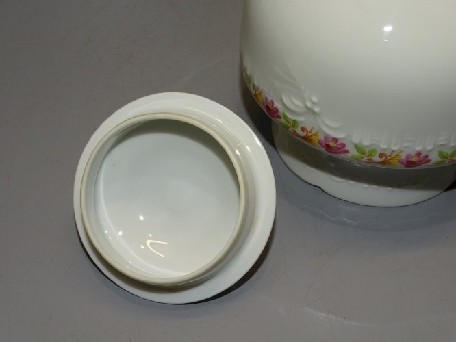 -JOLI POT SUCRIER PORCELAINE DE LIMOGES GUIRLANDE DE PETITES FLEURS    D