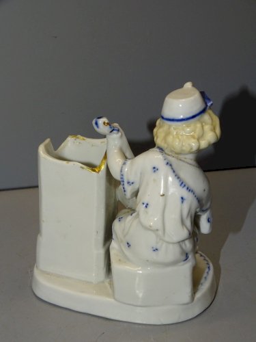 -JOLI PYROGENE PORTE ALLUMETTES PORCELAINE ENFANT JOUANT du VIOLON Accidenté   D