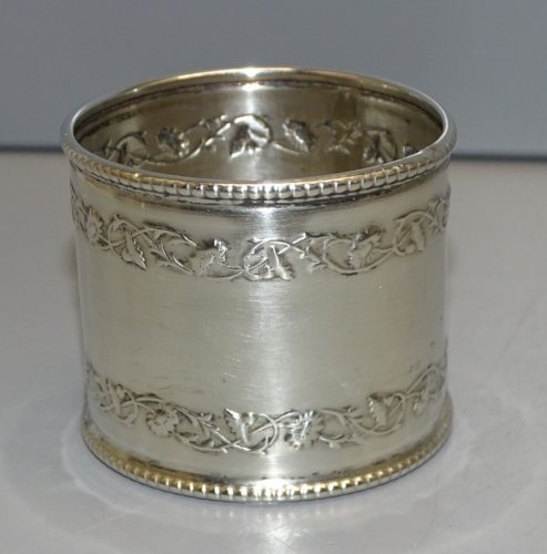 -JOLI ROND DE SERVIETTE ARGENT poinçon MINERVE décor repoussé 2 GUIRLANDES D