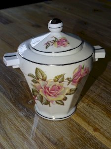 BEAUTIFUL SUGAR BOWL WITH LID ART DECO PORCELAIN ROSES pink color with SILVER trim