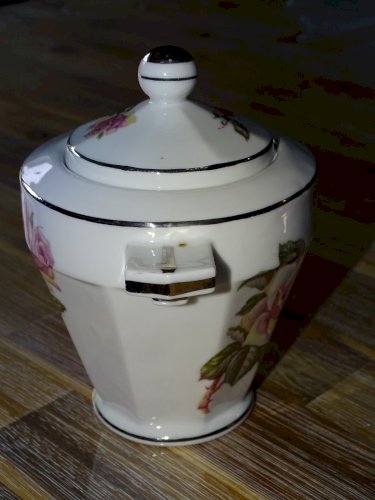 -JOLI SUCRIER POT COUVERT PORCELAINE ART DECO ROSES couleur ROSE liseré ARGENT D