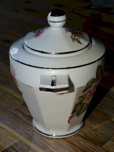 -JOLI SUCRIER POT COUVERT PORCELAINE ART DECO ROSES couleur ROSE liseré ARGENT D