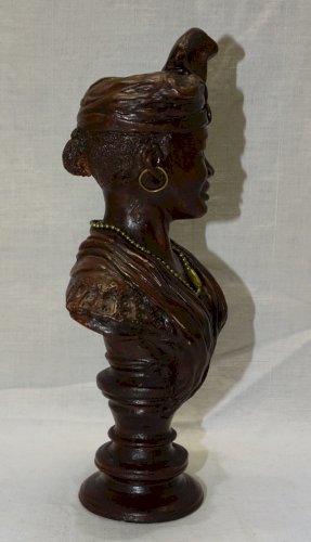 - JOLI SUJET EN RESINE BUSTE de FEMME GUADELOUPEENNE   Datée 1994 GUADELOUPE   D