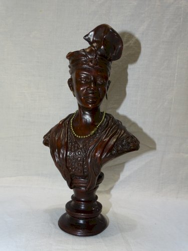 - JOLI SUJET EN RESINE BUSTE de FEMME GUADELOUPEENNE   Datée 1994 GUADELOUPE   D