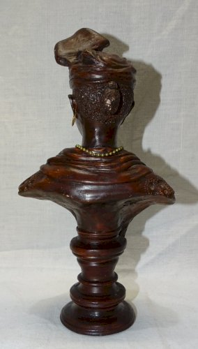 - JOLI SUJET EN RESINE BUSTE de FEMME GUADELOUPEENNE   Datée 1994 GUADELOUPE   D