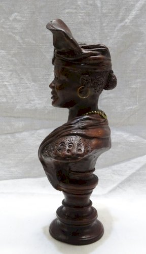 - JOLI SUJET EN RESINE BUSTE de FEMME GUADELOUPEENNE   Datée 1994 GUADELOUPE   D