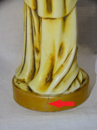 -JOLI SUJET PORCELAINE CAPODIMONTE début XXe FEMME A L'AMPHORE COLLECTION   D