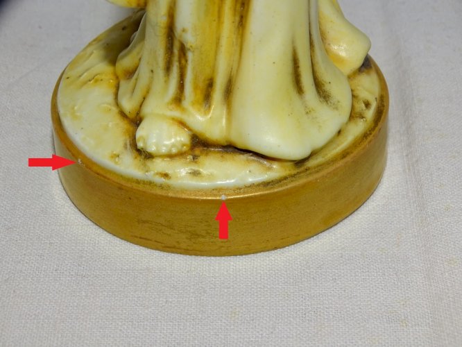 -JOLI SUJET PORCELAINE CAPODIMONTE début XXe FEMME A L'AMPHORE COLLECTION   D