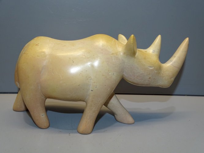 -JOLI SUJET RHINOCEROS en PIERRE sans marque apparente OBJET de VITRINE déco   D