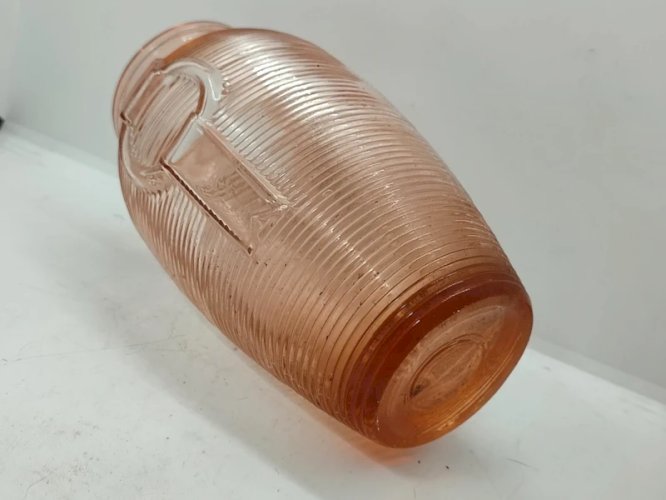 Joli vase art déco verre épais d’un beau rose en bon etat annee 30-50