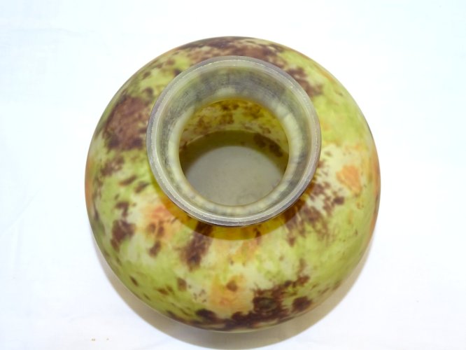 - JOLI VASE BOULE VERRE MARMOREEN  DELATTE NANCY marque éffacée VERS  1930   D