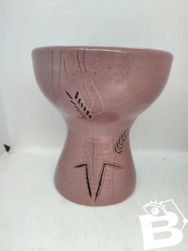 joli vase ceramique  à decor floral signé Les grottes Dieulefit en bon etat