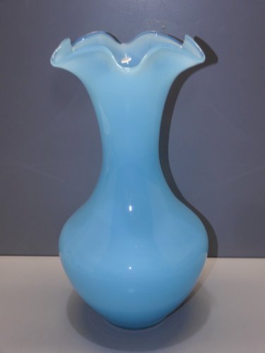 -JOLI VASE EN OPALINE BLEUE COL FORME COLLERETTE pour BOUQUET de FLEURS déco   D