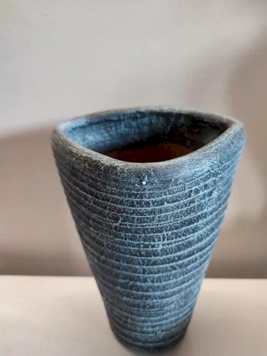 Joli vase en terre cuite signé Accolay Vintage sans doute année 50-60 en bon etat