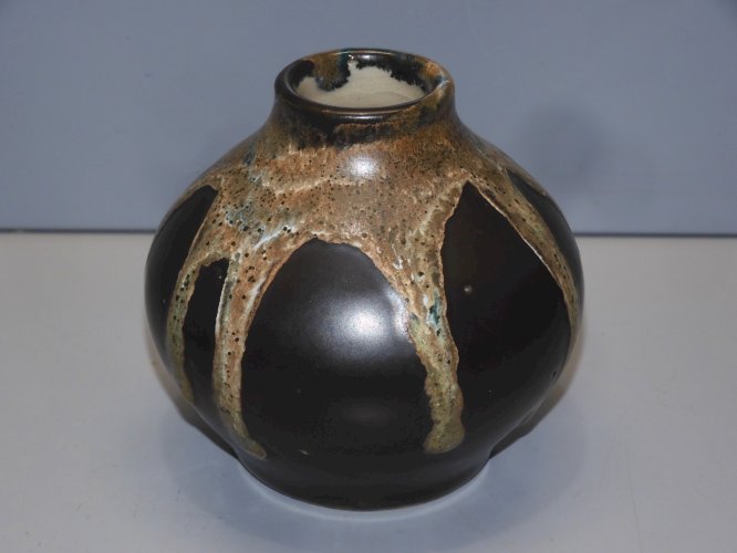 -JOLI VASE LEON POINTU GRES EMAILLE à COULURES signé COLLECTION déco VITRINE   D