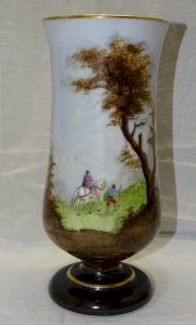 -JOLI VASE NAPOLEON III OPALINE DE CRISTAL décor PEINT XIXe collection vitrine D