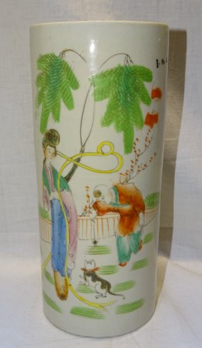 -JOLI VASE ROULEAU PORCELAINE de CHINE POT A PINCEAUX décor animé avec 1 CHAT  D
