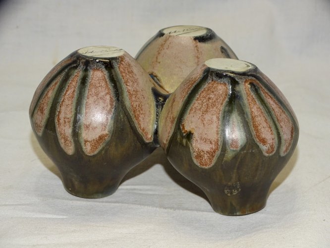 -JOLI VASE TRILOBE GRES signé METENIER 3 PETITS VASES ACCOLES COLLECTION déco  D