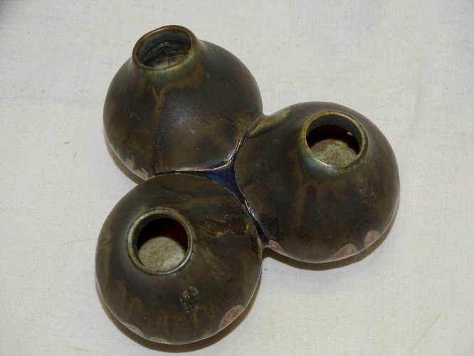 -JOLI VASE TRILOBE GRES signé METENIER 3 PETITS VASES ACCOLES COLLECTION déco  D