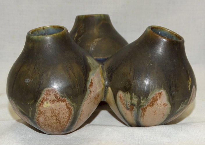 -JOLI VASE TRILOBE GRES signé METENIER 3 PETITS VASES ACCOLES COLLECTION déco  D