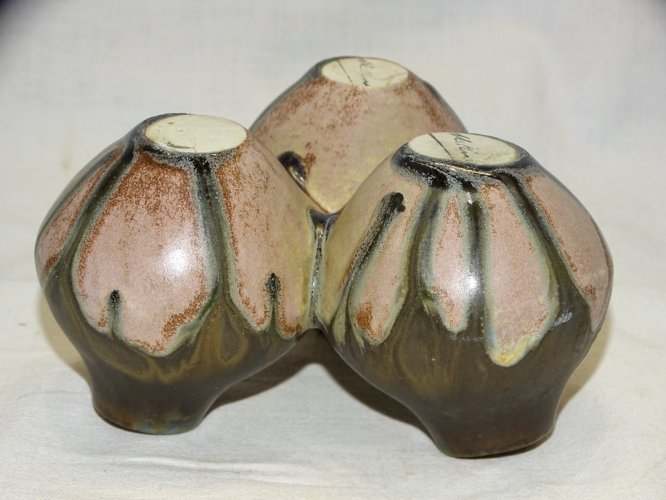 -JOLI VASE TRILOBE GRES signé METENIER 3 PETITS VASES ACCOLES COLLECTION déco  D