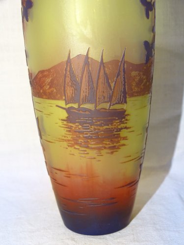 -JOLI VASE VERRE MULTICOUCHE Gravé à L'ACIDE signé DEVEZ CRISTALLERIE PANTIN   D