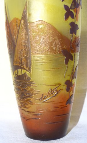 -JOLI VASE VERRE MULTICOUCHE Gravé à L'ACIDE signé DEVEZ CRISTALLERIE PANTIN   D