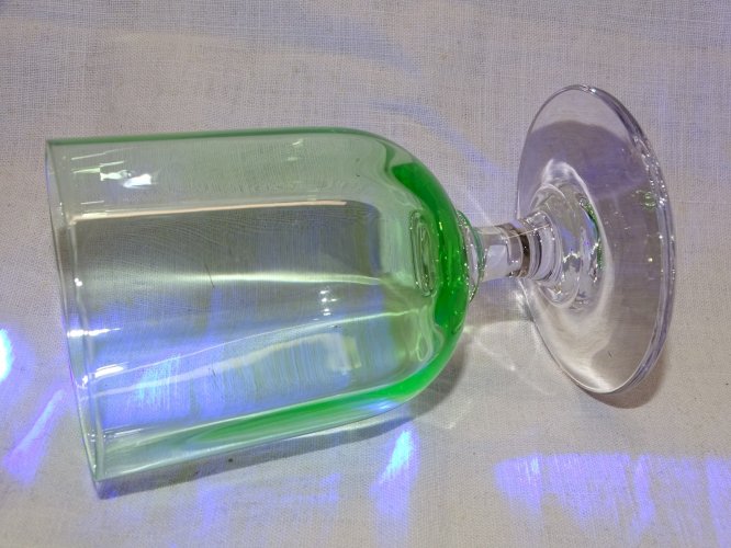 -JOLI VERRE A PIED EN OURALINE COLLECTION VITRINE DECO TABLE    D