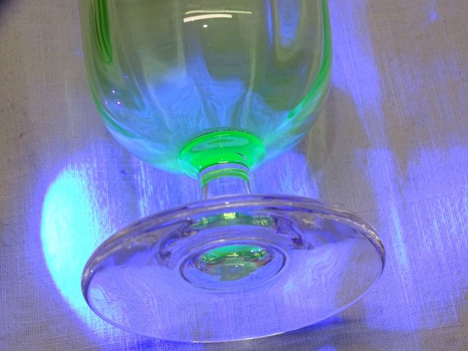 -JOLI VERRE A PIED EN OURALINE COLLECTION VITRINE DECO TABLE    D