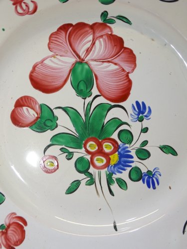 -JOLIE ANCIENNE ASSIETTE XIXe FAÏENCE de L'EST fleurs Rouges et bleues     D