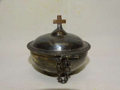 -JOLIE ANCIENNE BOITE A HOSTIES ARGENT Testé CROIX en CUIVRE  RELIGION   D