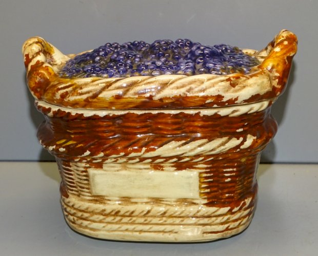 -JOLIE ANCIENNE BOITE BONBONNIERE VIDE POCHE CERAMIQUE  TROMPE L'OEIL OSIER   D