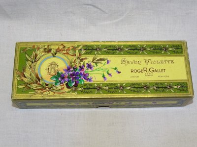 BEAUTIFUL OLD VIOLET SOAP BOX ROGER and GALLET CARDBOARD COLLECTION D