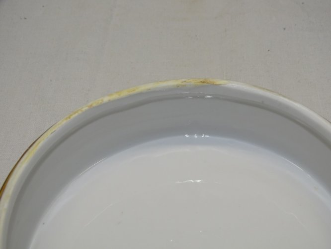 -JOLIE ANCIENNE BONBONNIERE en PORCELAINE Motif signé F. BOUCHER (d'après )    D