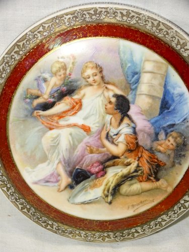 -JOLIE ANCIENNE BONBONNIERE en PORCELAINE Motif signé F. BOUCHER (d'après )    D