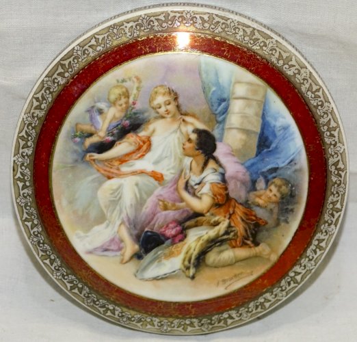 -JOLIE ANCIENNE BONBONNIERE en PORCELAINE Motif signé F. BOUCHER (d'après )    D