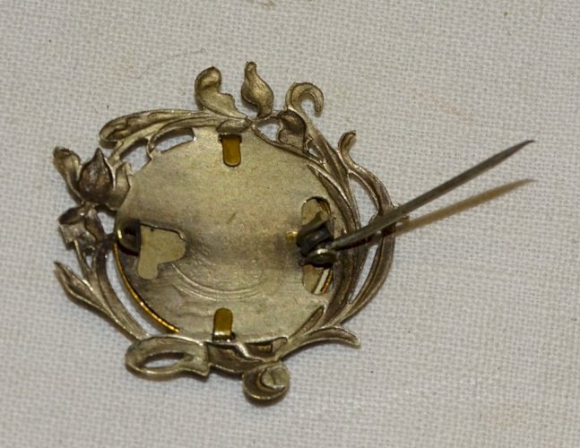 -JOLIE ANCIENNE BROCHE PORTE PHOTO ART NOUVEAU METAL ARGENTE BIJOU ANCIEN   D