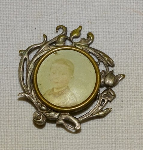 -JOLIE ANCIENNE BROCHE PORTE PHOTO ART NOUVEAU METAL ARGENTE BIJOU ANCIEN   D