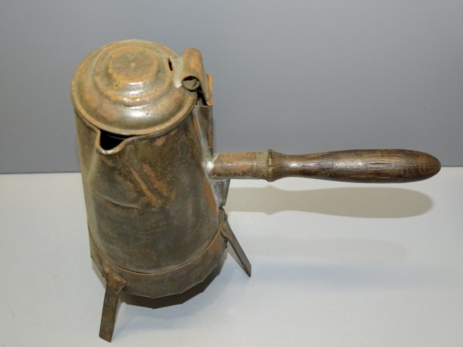 -JOLIE ANCIENNE CAFETIERE/CHOCOLATIERE EN TÔLE POIGNEE BOIS XIXe sur 3 PIEDS  D
