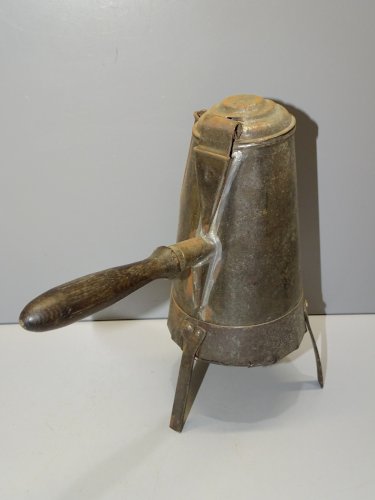-JOLIE ANCIENNE CAFETIERE/CHOCOLATIERE EN TÔLE POIGNEE BOIS XIXe sur 3 PIEDS  D