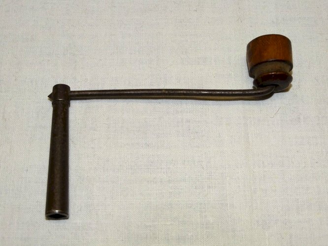 -JOLIE ANCIENNE CLEF CLE POUR MOUVEMENT HORLOGE PENDULE COMTOISE     D