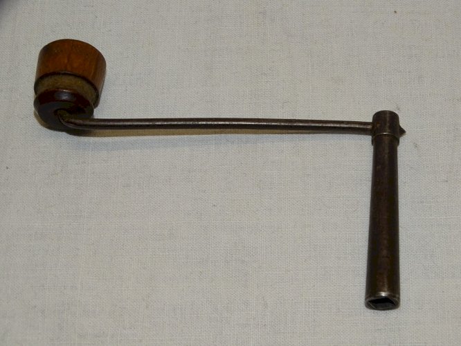 -JOLIE ANCIENNE CLEF CLE POUR MOUVEMENT HORLOGE PENDULE COMTOISE     D