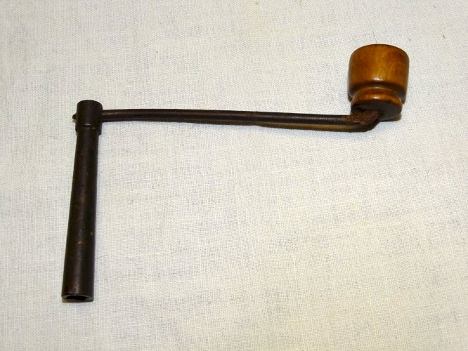 -JOLIE ANCIENNE CLEF CLE POUR MOUVEMENT HORLOGE PENDULE COMTOISE     D