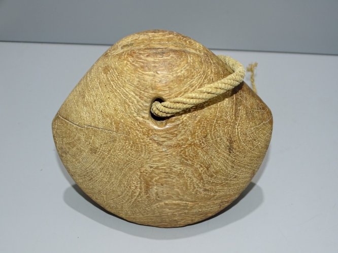 - JOLIE ANCIENNE CLOCHE DE VACHE ou CHAMEAU EN BOIS Djibouti Ethiopie  VITRINE D