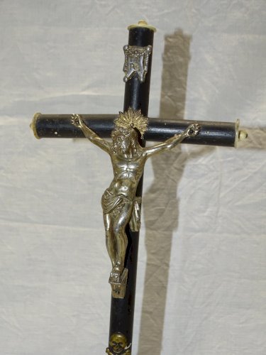-JOLIE ANCIENNE CROIX D'AUTEL BOIS NOIRCI NAPOLEON III JESUS RELIGION déco    D
