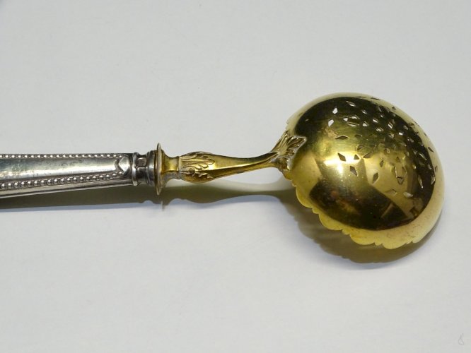 -JOLIE ANCIENNE CUILLERE SAUPOUDREUSE MANCHE ARGENT Fourré poinçon MINERVE  D
