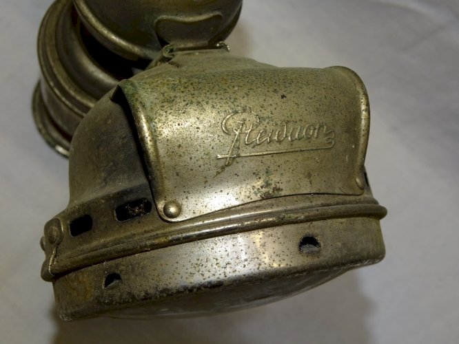 -JOLIE ANCIENNE LAMPE A ACETYLENE POUR VELO OU AUTRE MARQUE à DECHIFFRER   D