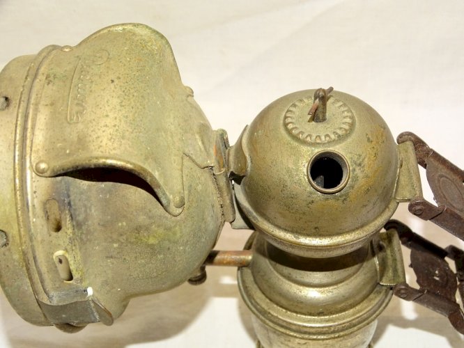 -JOLIE ANCIENNE LAMPE A ACETYLENE POUR VELO OU AUTRE MARQUE à DECHIFFRER   D